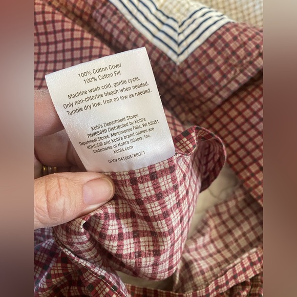 Texas Star Quilt with Blue and Red Accents by home classics Queen! - Picture 3 of 6